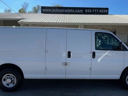 Used 2017 Chevrolet Express 2500 Extended image 7