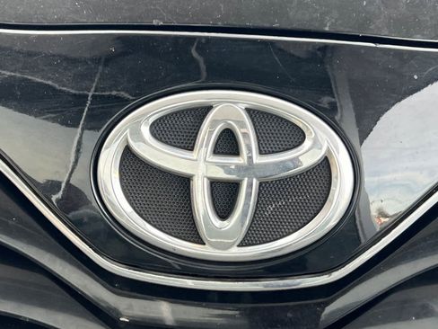 Used 2011 Toyota Camry LE image 10