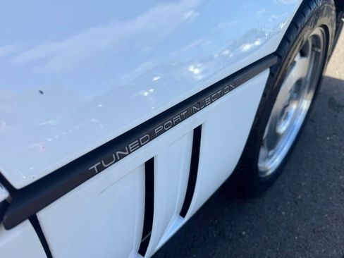 Used 1990 Chevrolet Corvette Convertible RWD image 15