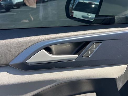 Used 2023 Volkswagen Taos SE AWD/4WD image 29