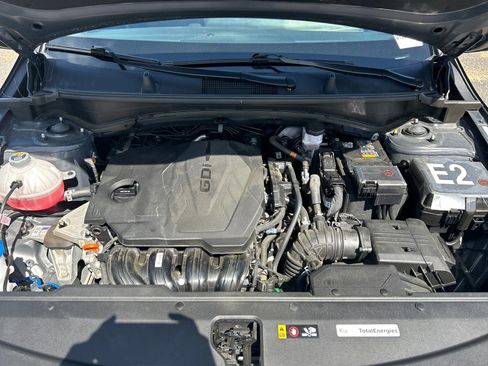 Used 2025 Kia Sportage LX FWD image 9