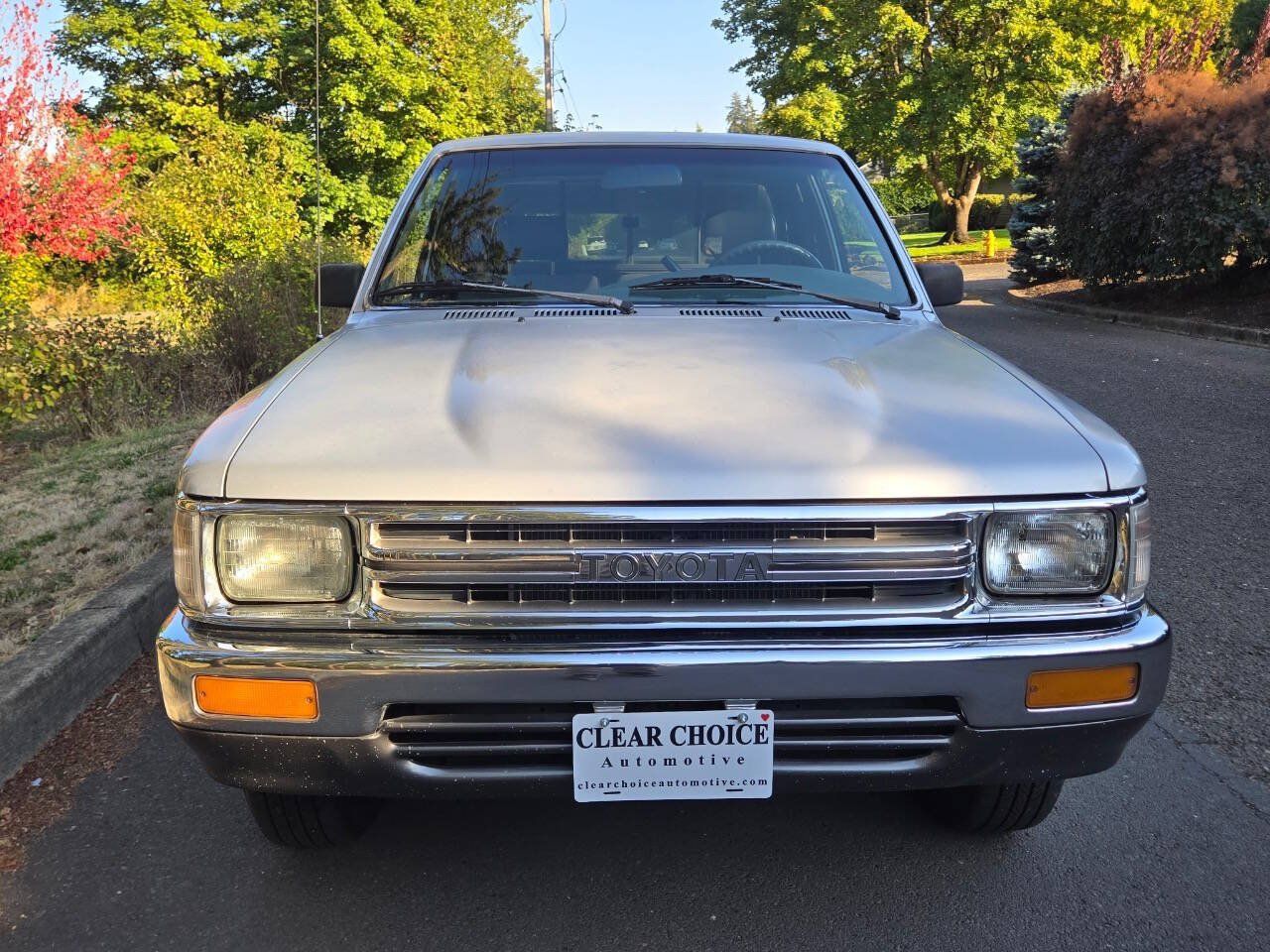 Used 1989 Toyota Pickup Deluxe RWD image 3