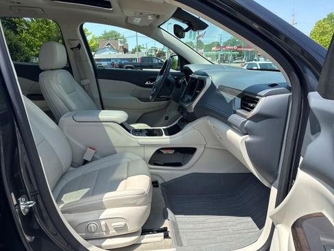 Used 2022 GMC Acadia Denali w/ Denali Ultimate Package AWD/4WD image 9