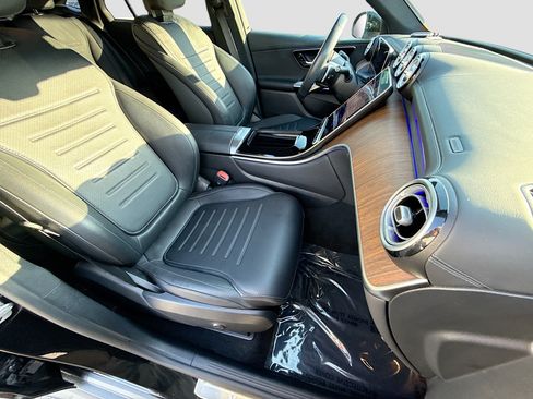 Used 2025 Mercedes-Benz GLC 300 4MATIC image 15