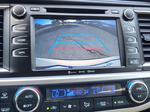 Used 2016 Toyota Highlander XLE FWD image 8