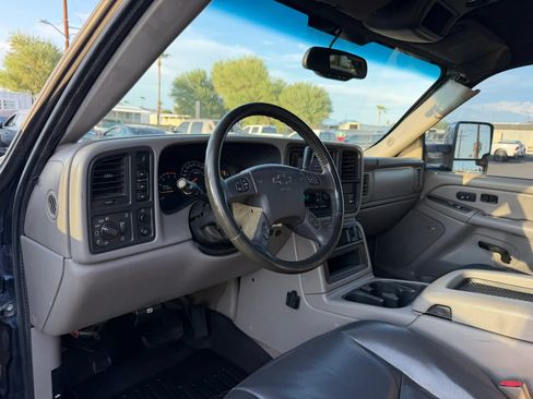 Used 2005 Chevrolet Silverado 2500 LT w/ Heavy-Duty Power Package AWD/4WD image 19