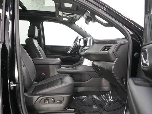Used 2023 Chevrolet Suburban LT w/ Luxury Package AWD/4WD image 11