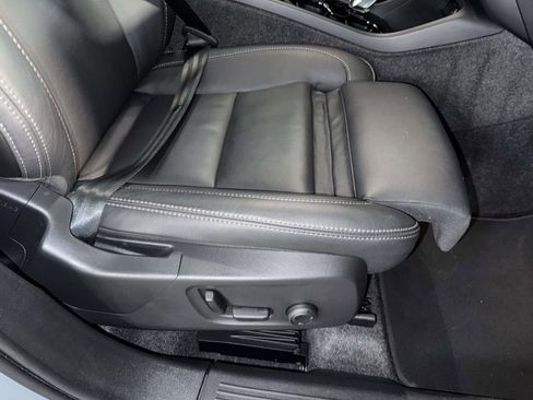 Used 2025 Volvo XC40 B5 Plus AWD/4WD image 15