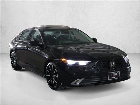 Used 2023 Honda Accord Touring image 3