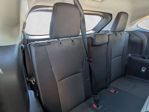 Used 2021 Toyota Highlander LE FWD image 19