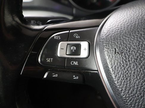 Used 2018 Volkswagen Passat 2.0T R-Line w/ R-Line Lighting Package image 35