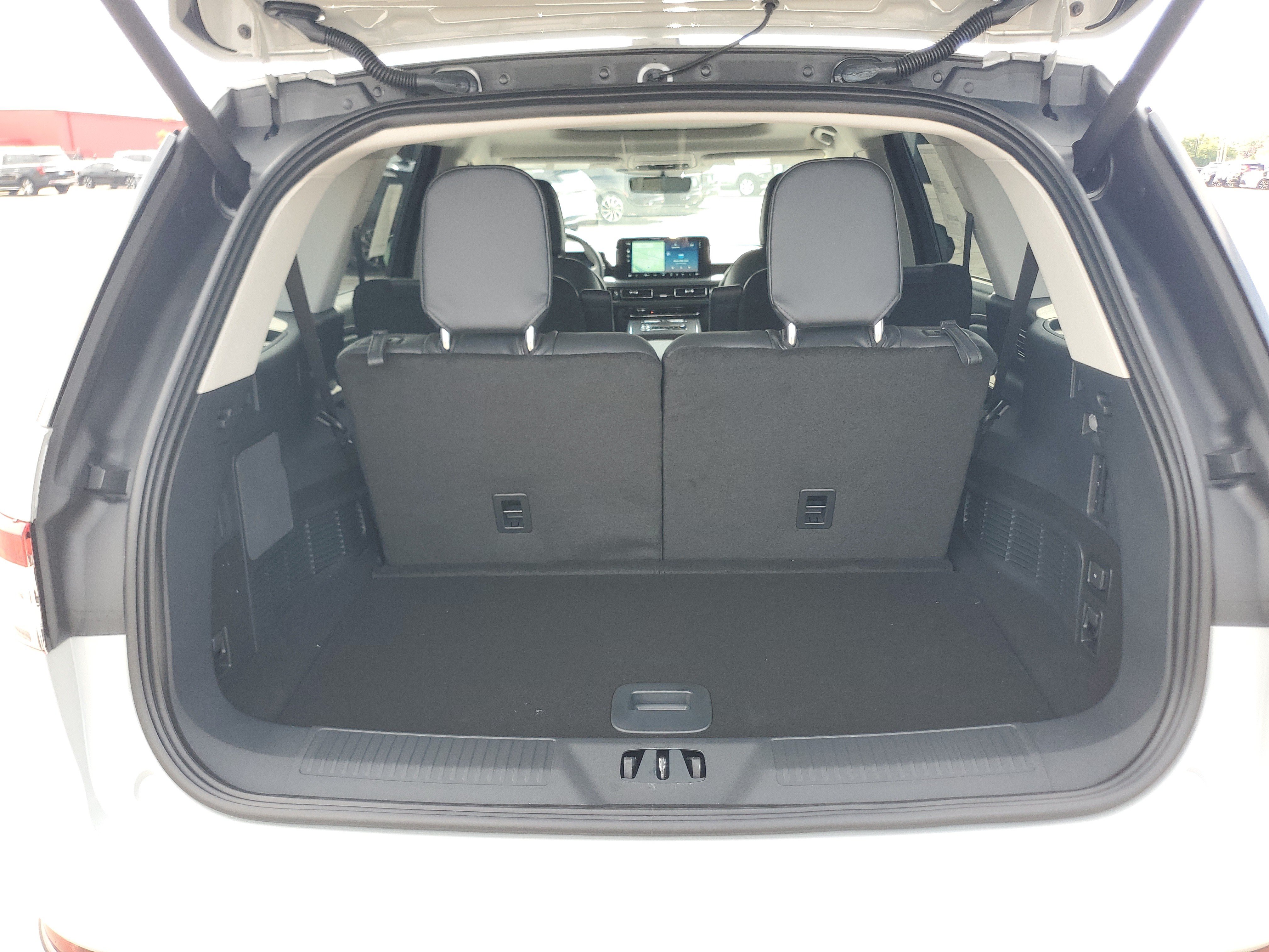 New 2027 Lincoln Aviator Reserve w/ Jet Appearance Package AWD/4WD image 28