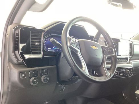 Used 2025 Chevrolet Silverado 2500 LT w/ Convenience Package AWD/4WD image 10