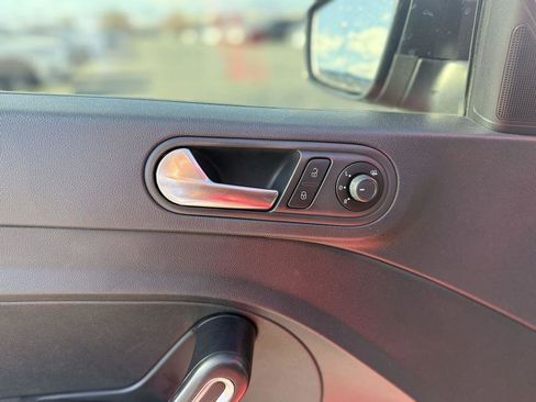 Used 2018 Volkswagen Beetle S image 10