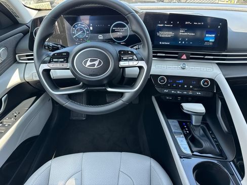 Used 2024 Hyundai Elantra Limited FWD image 19