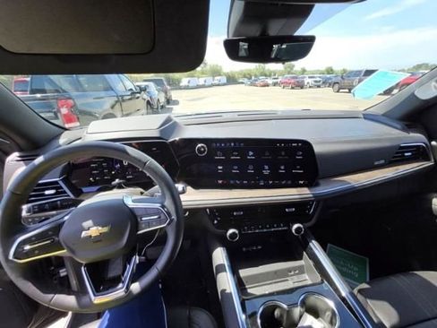Used 2025 Chevrolet Tahoe High Country AWD/4WD image 3