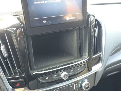 Used 2023 Chevrolet Traverse LT FWD image 34