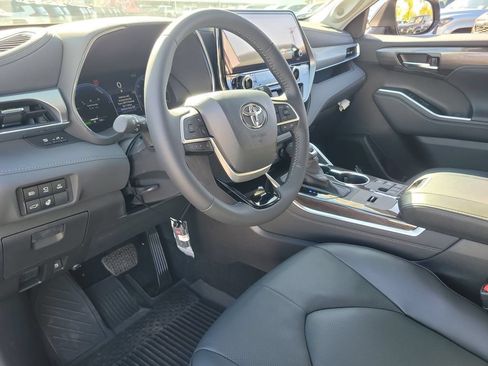 New 2026 Toyota Highlander Platinum AWD/4WD image 21