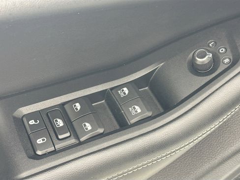 Used 2023 Jeep Grand Cherokee Altitude image 17