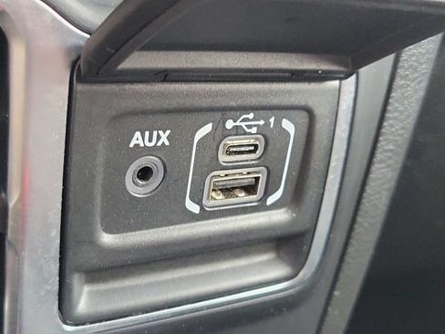 Used 2023 Jeep Gladiator Sport AWD/4WD image 27