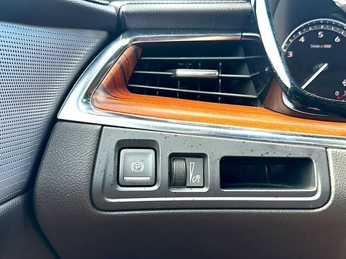 Used 2022 Cadillac XT5 Premium Luxury image 36