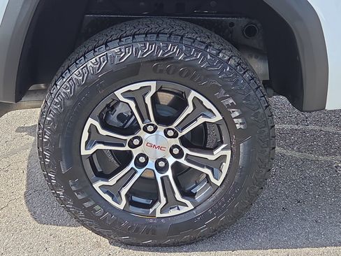 Used 2025 GMC Canyon AT4 image 7