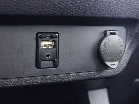 Used 2016 Toyota Tacoma SR5 w/ SR5 Appearance Package (SN) image 22