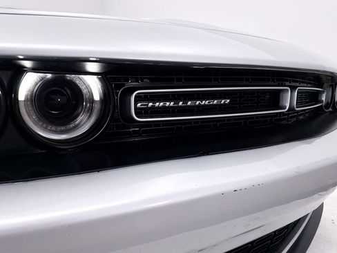 Used 2019 Dodge Challenger SXT RWD image 2
