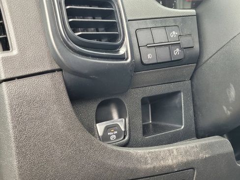 Used 2025 RAM ProMaster 2500 w/ Convenience Group FWD image 17