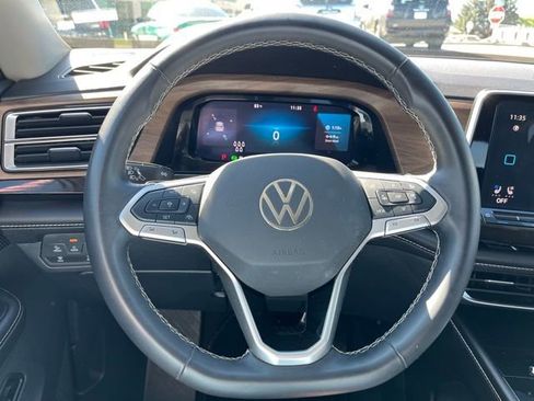Used 2024 Volkswagen Atlas SE AWD/4WD image 34