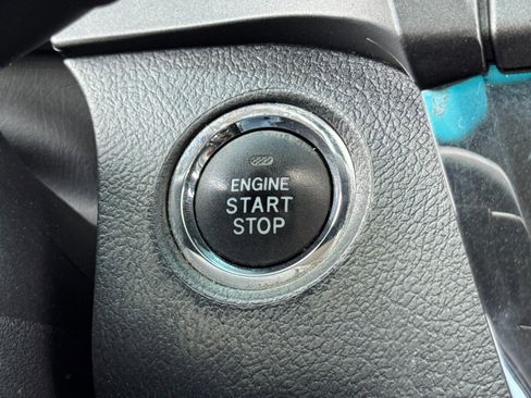 Used 2015 Toyota Sienna SE Premium image 23