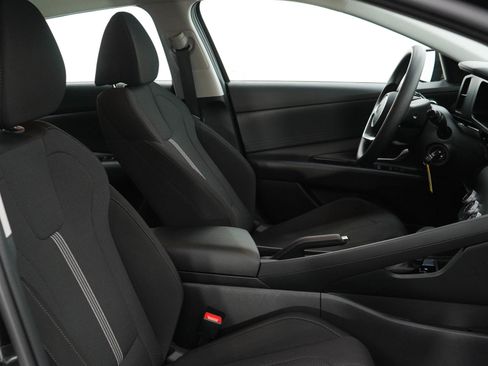 Used 2024 Hyundai Elantra SE FWD image 11