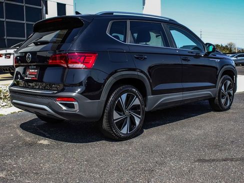 Used 2023 Volkswagen Taos SE w/ Panoramic Sunroof Package image 6