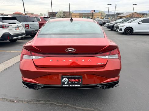 Used 2022 Hyundai Elantra Limited FWD image 5