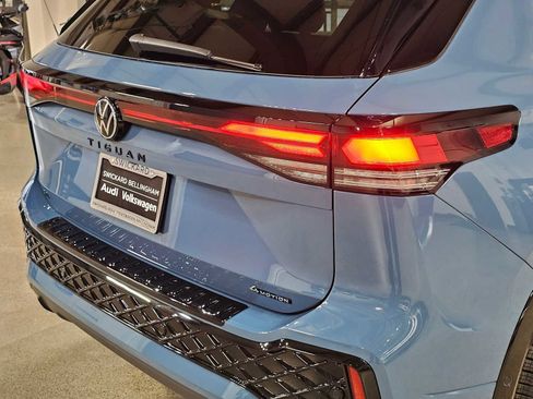 New 2026 Volkswagen Tiguan SE R-Line image 13