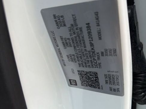 Used 2023 Chevrolet Colorado Z71 w/ Z71 Convenience Package 2 image 11