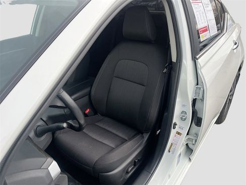 Used 2023 Nissan Altima 2.5 SV w/ SV Premium Package image 19