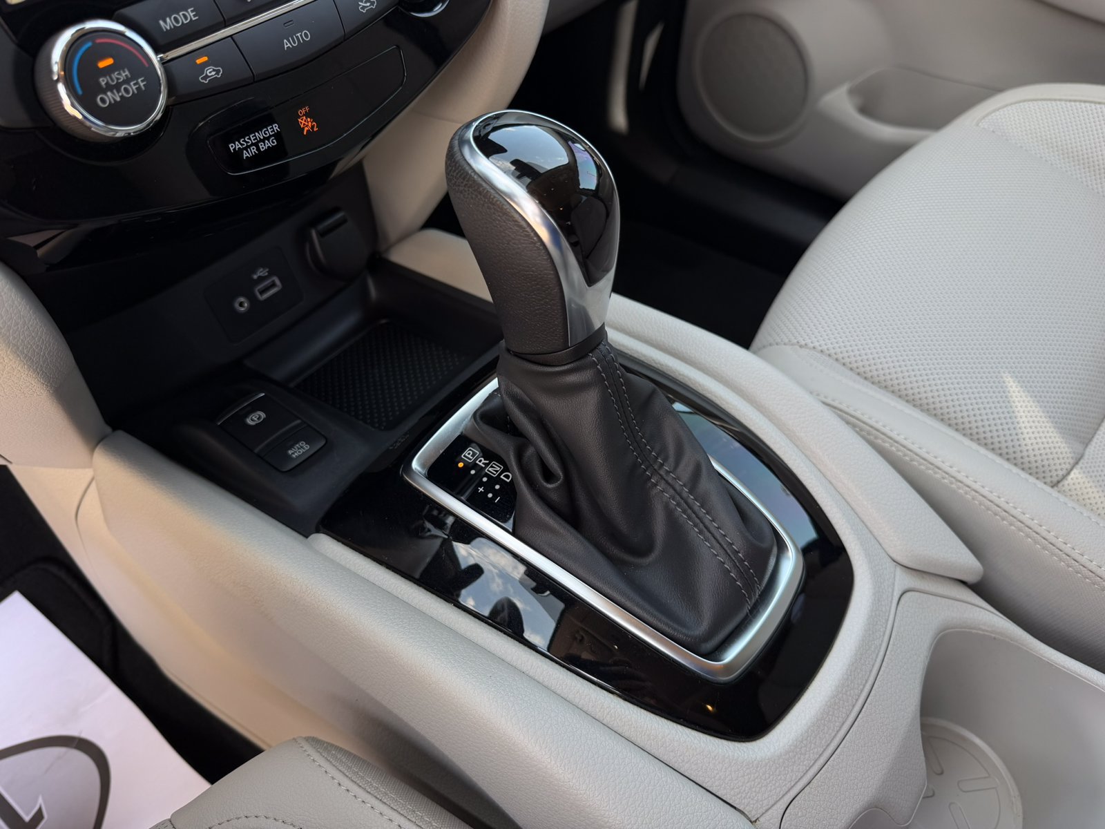 Used 2022 Nissan Rogue Sport SL w/ Premium Package FWD image 18