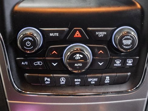 Used 2019 Jeep Grand Cherokee Laredo w/ Security & Convenience Group image 29