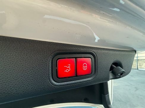 Used 2018 Mercedes-Benz E 300 image 32