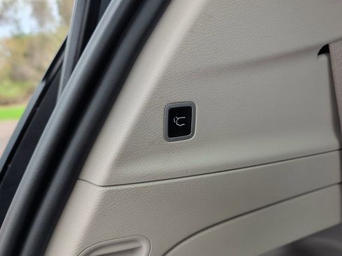 Used 2022 Chrysler Pacifica Touring-L FWD image 37