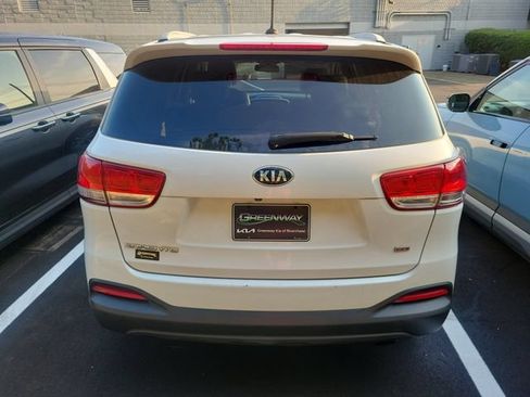 Used 2017 Kia Sorento FWD image 5