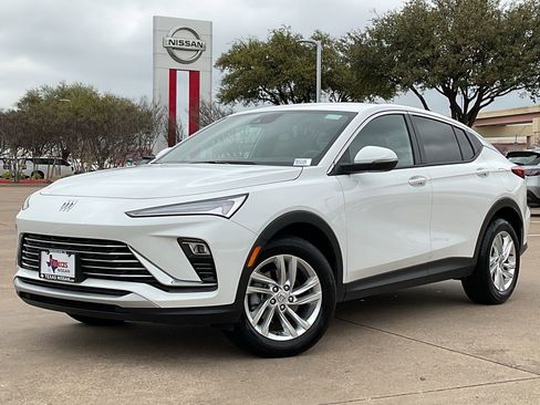 Used 2025 Buick Envista Preferred image 2