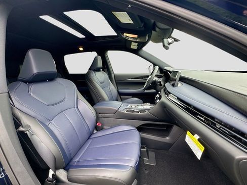 Used 2026 INFINITI QX60 Sport w/ Dark Cargo Package image 32