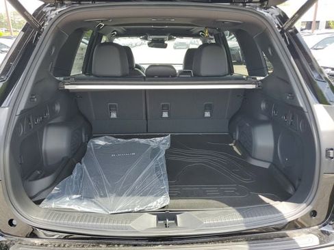 Used 2025 Subaru Forester Limited w/ Popular Package image 11