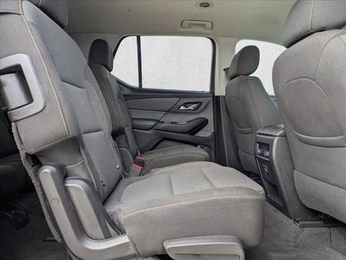 Used 2020 Chevrolet Traverse LT FWD image 19