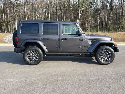 New 2026 Jeep Wrangler Sahara AWD/4WD image 8