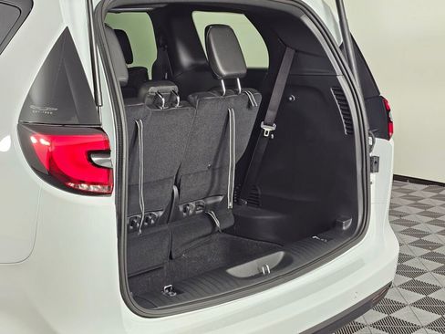 New 2026 Chrysler Pacifica Select image 14