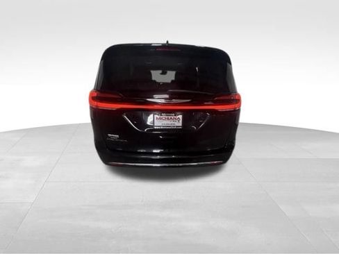 Certified 2023 Chrysler Pacifica Touring-L FWD image 10