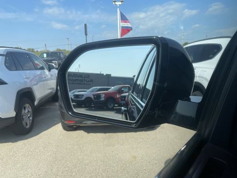 Used 2023 Ford Expedition Limited image 45